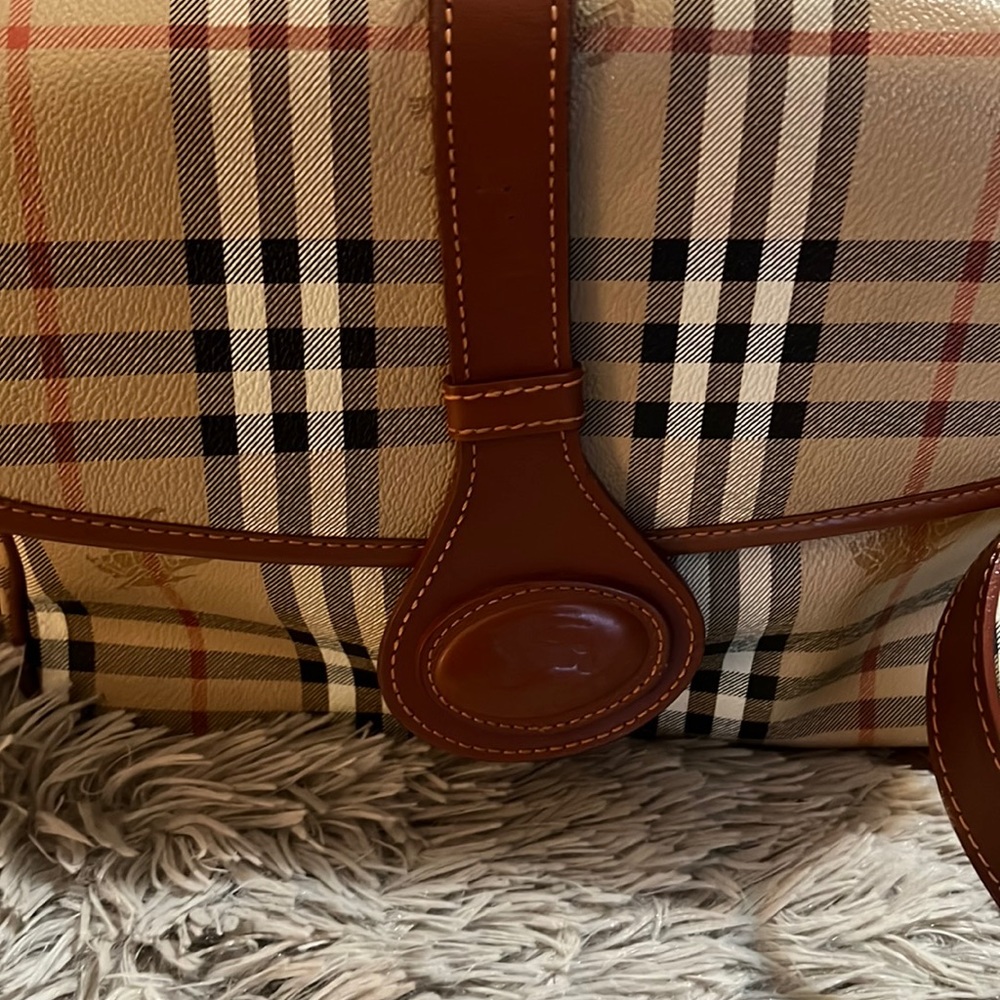 Authentic,VINTAGE,Burberry bag, beautiful Used look good❤️ 💯 authentic